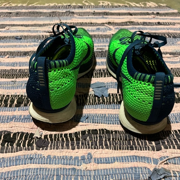 Nike Flyknit Racer - Picture 2 of 5